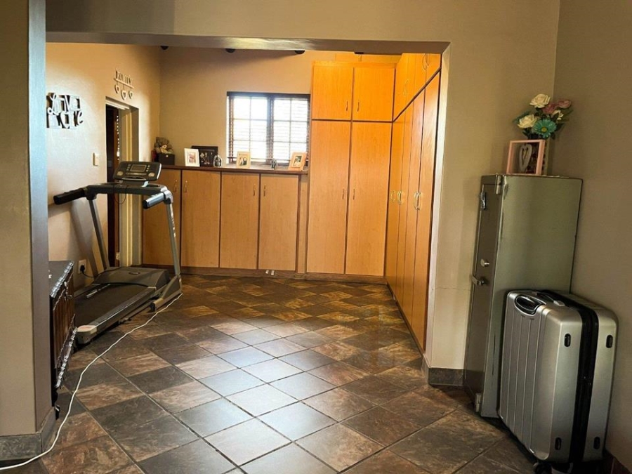 5 Bedroom Property for Sale in Upington Northern Cape